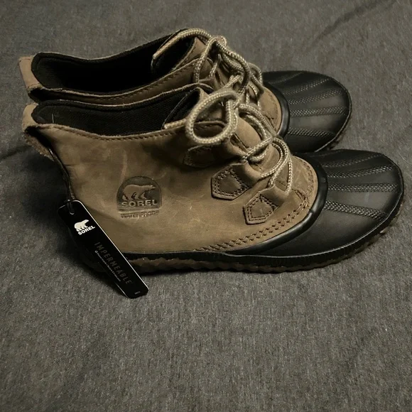 NWT Sorel Women's Out and About Plus Ankle Boots (9) - Picture 5 of 6